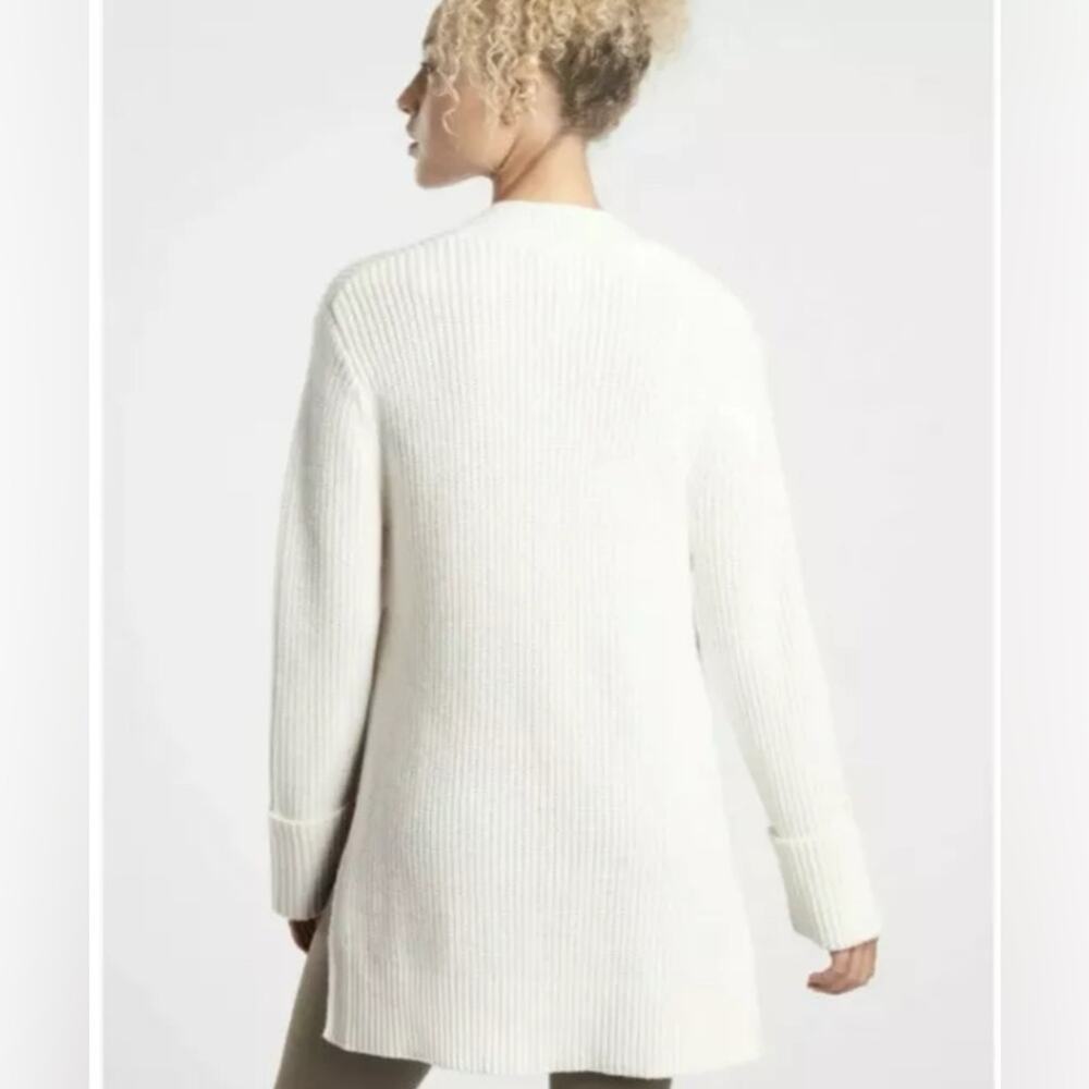 Athleta Shasta V-Neck Oversized Wool Chunky Knit Ivory
Dove Chunky Sweater Small - Picture 5 of 12